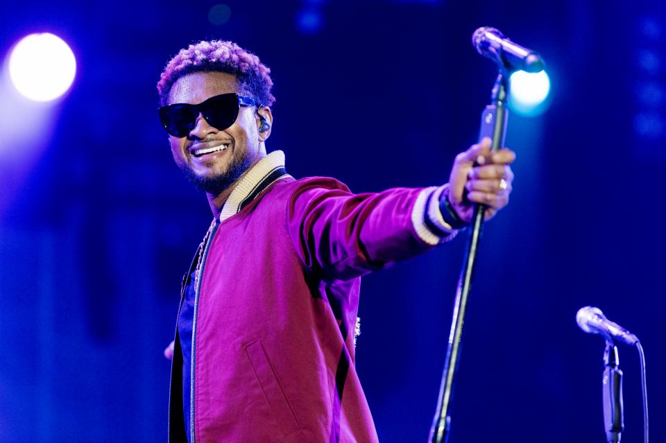  Usher was another star who sang to the happy couple
