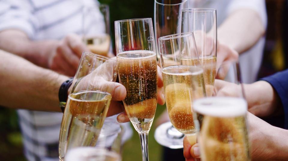  According to government guidelines, men and women should not drink more than 14 units of alcohol in a week