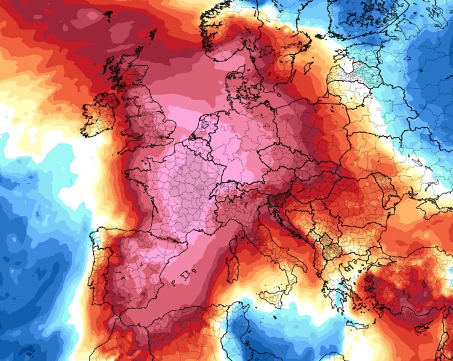  The 2,000-mile wide plume of hot air moving up from the Sahara - covering Britain and stretching from Spain to Norway
