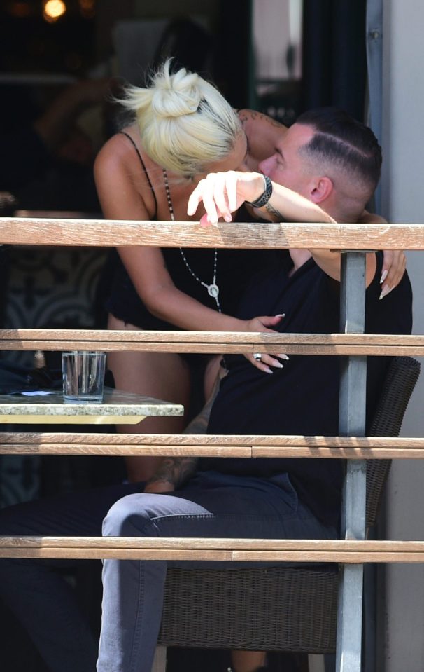  Lady Gaga smooches her sound engineer boyfriend Dan Horton