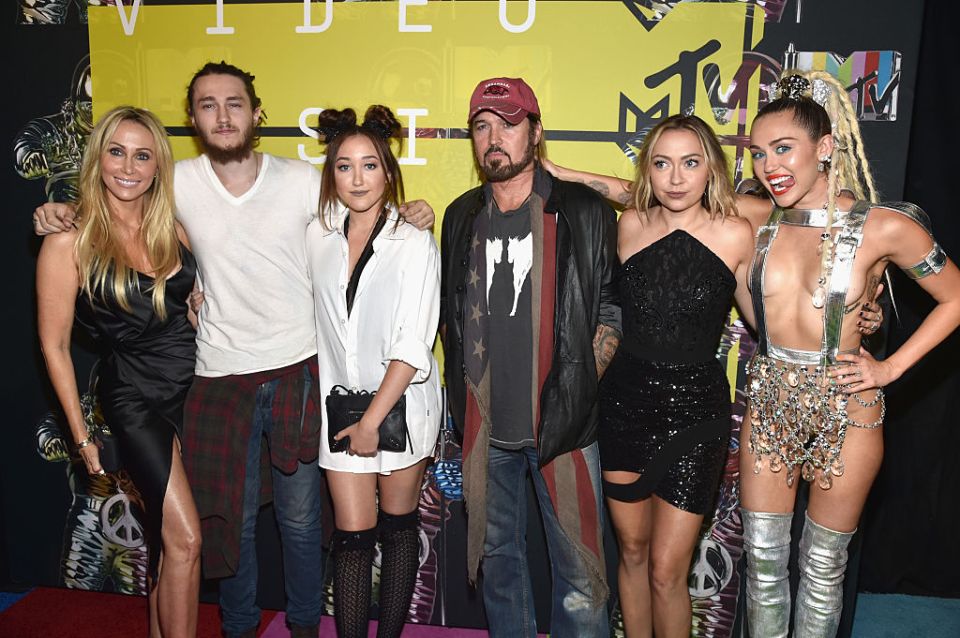 Tish, Braison, Noah, Billy Ray, Brandi and Miley at the 2015 MTV awards