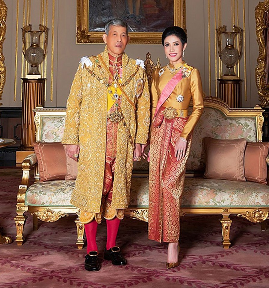 The king with royal noble consort Sineenat