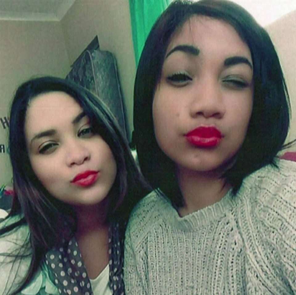 The two girls discovered they're sisters through an identical selfie