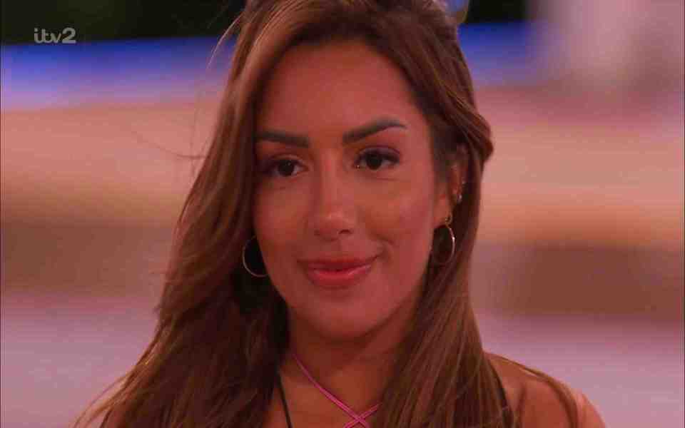 Tanyel admitted she pulled Ellie for a chat in the dressing room over previous 'defensive' comments
