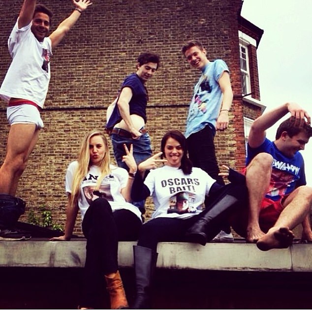 The actress sitting beside her pal Sophie Kerr wearing an 'Oscars Bait' tee at the house