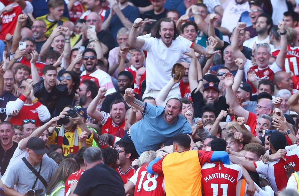 Arsenal defeated Manchester United 3-1 thanks to a late comeback