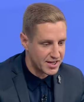Michael Dawson joked that the ex-referee should ‘get to Specsavers’