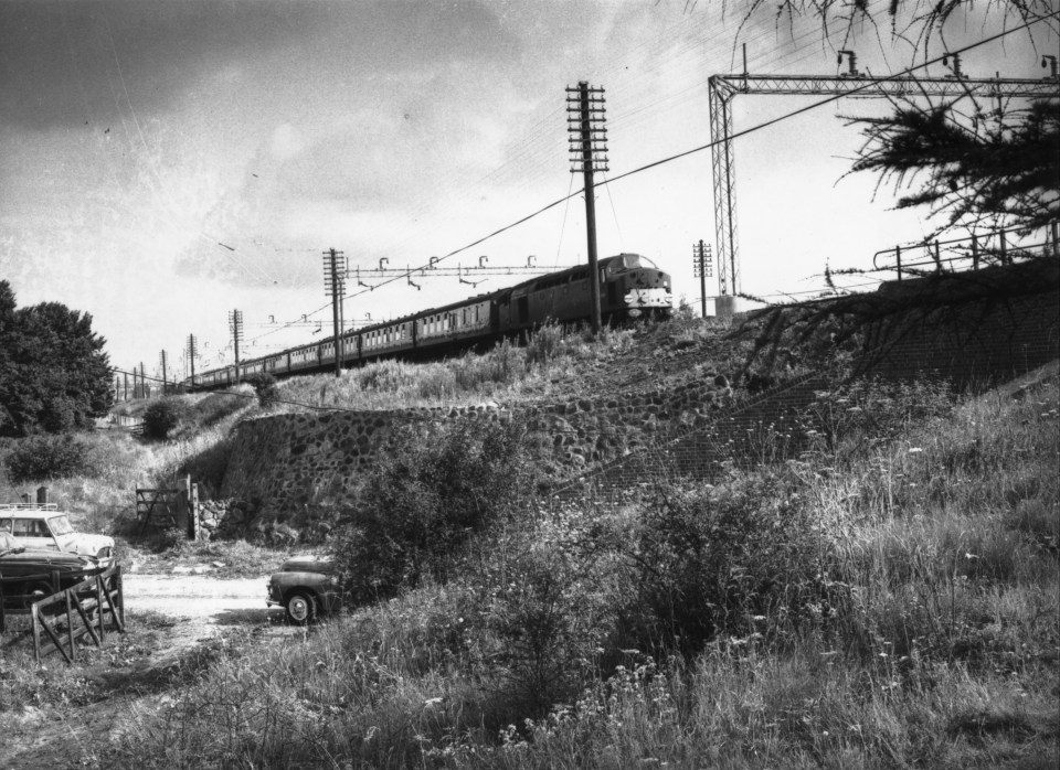 The gang stopped the train by tampering with the signals
