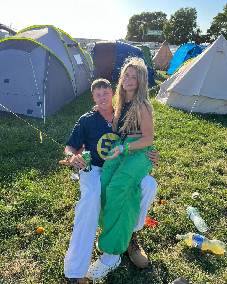 Mollie is dating Max Backwell
