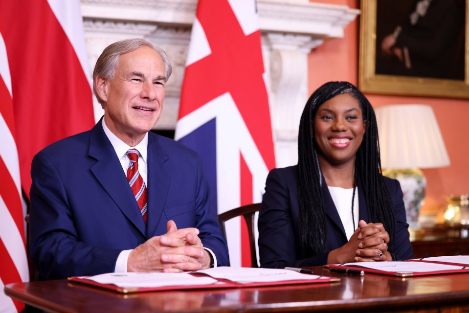epa11218318 Governor of Texas Greg Abbott with British Business Secretary Kemi Badenoch during a meeting at 10 Downing Street in London, Britain, 13 March 2024. The UK has signed a new trade pact with Texas, the second-largest state in the US, in an effort to boost cooperation in green energy, aerospace and advanced technologies. EPA/HOLLIE ADAMS / POOL