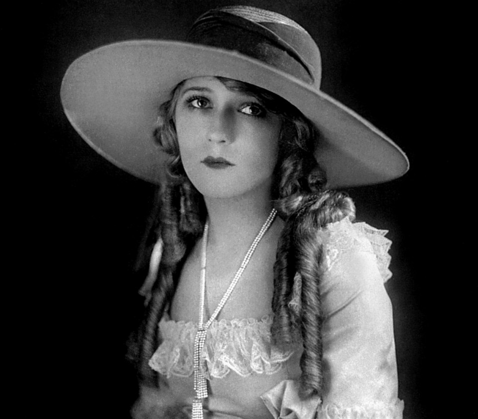 In 1916, Mary Pickford, the ­Canadian star known as America’s Sweetheart, got the same $15k Chaplin was dealt