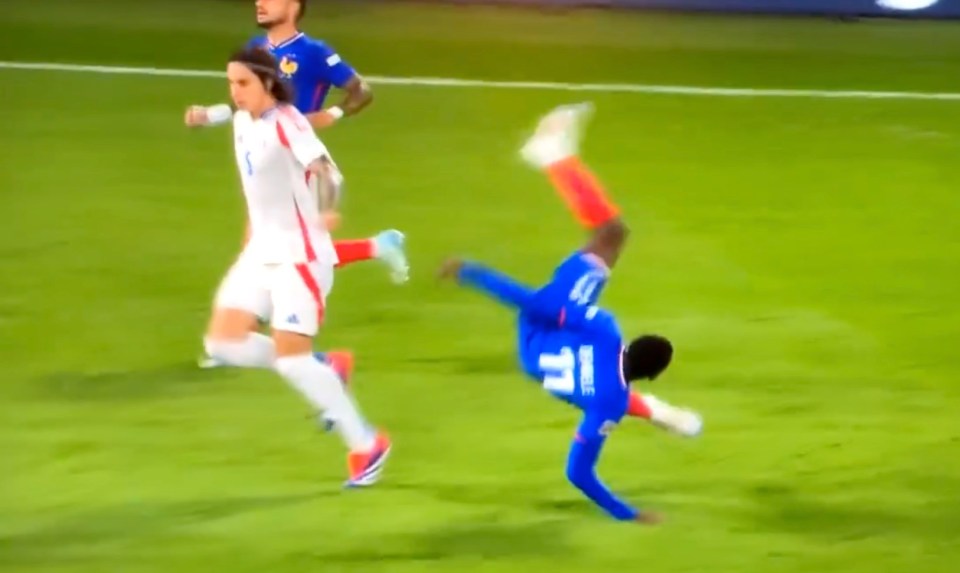 a soccer player with the number 21 on his back is doing a handstand