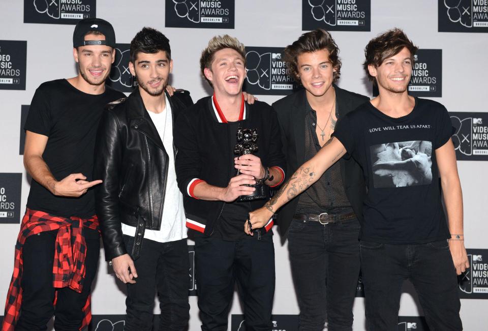 a group of men are posing for a picture in front of a wall that says video music awards