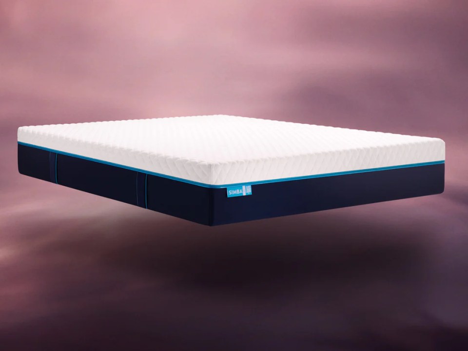 a mattress with a blue label that says ' emma ' on it