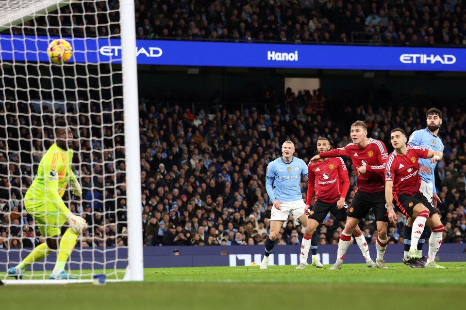 Josko Gvardiol of Manchester City scores a goal against Manchester United.