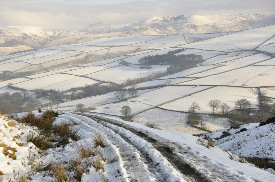 Snowy landscape in the Peak District near Hayfield.