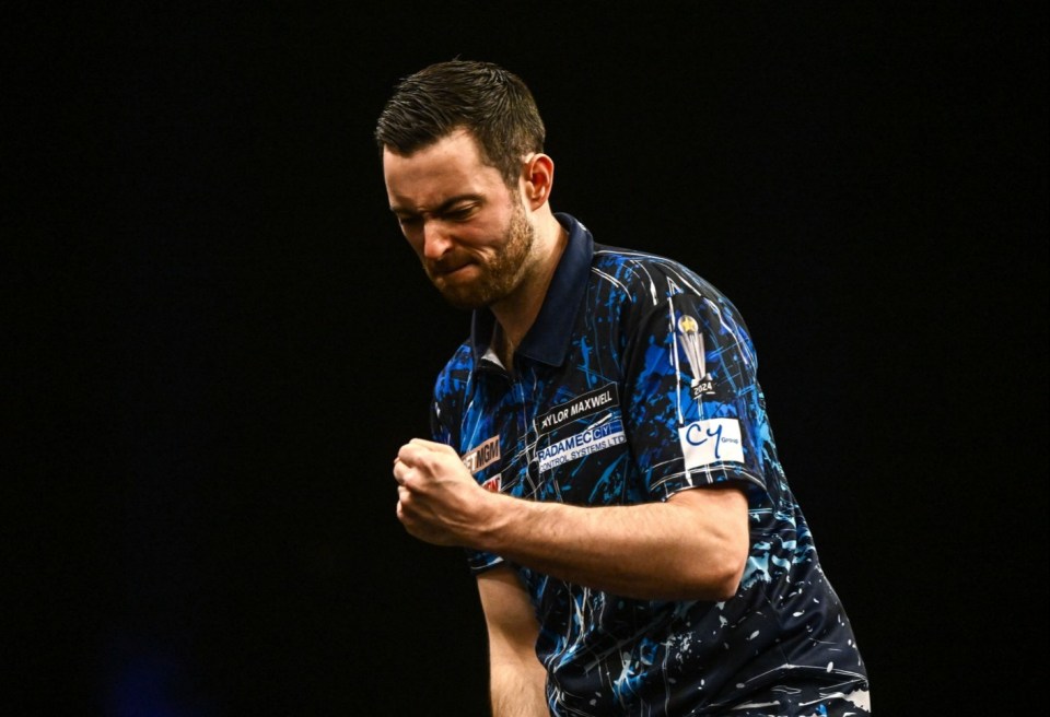 20 February 2025; Luke Humphries celebrates after winning their quarter-final match against Stephen Bunting during night three of the BetMGM Premier League Darts at the 3 Arena in Dublin. Photo by Ben McShane/Sportsfile