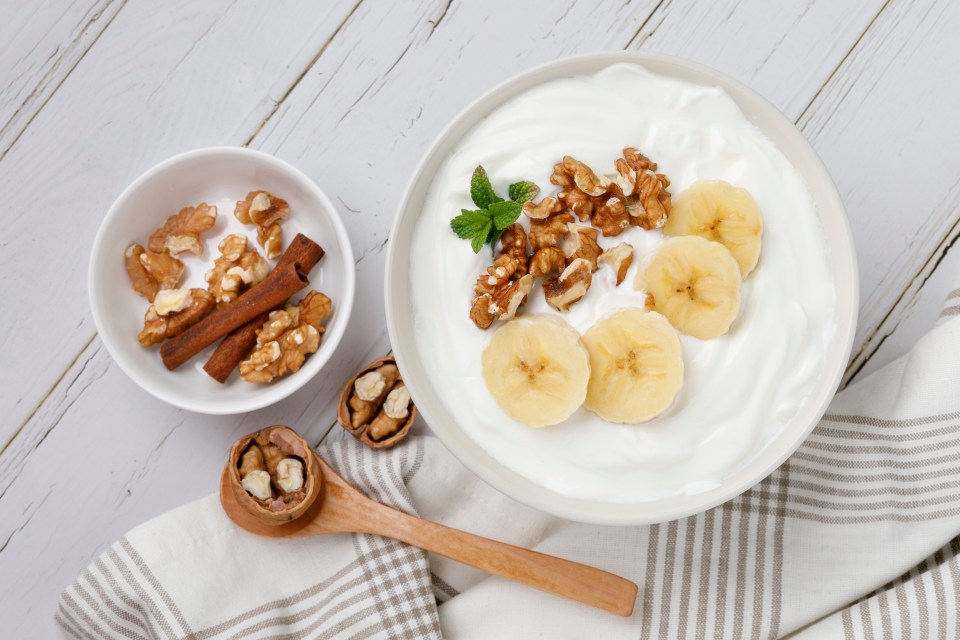Yogurt with banana slices and walnuts.