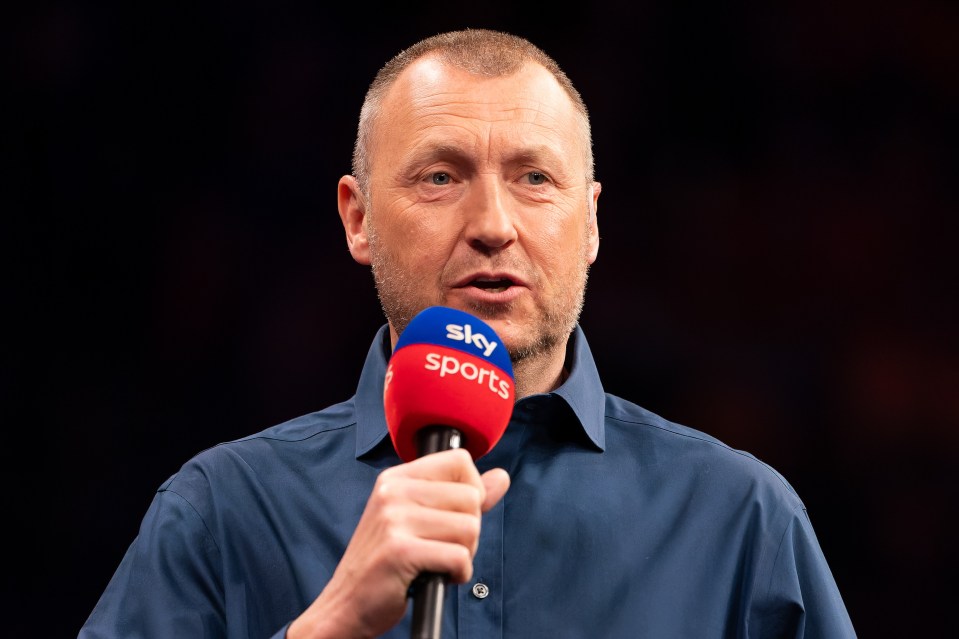 Wayne Mardle speaking into a Sky Sports microphone.