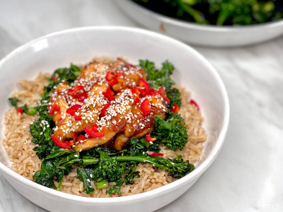 Bowl of teriyaki chicken, brown rice, and broccoli.