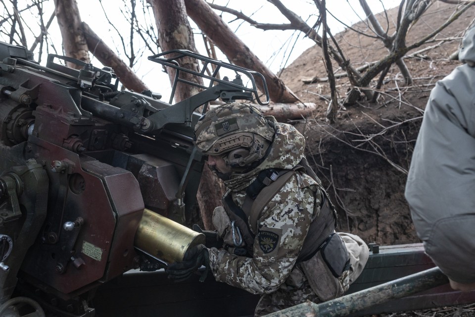 DONETSK OBLAST, UKRAINE - MARCH 5: Ukrainian soldiers reload Msta-B artillery, in the direction of Niu York, Ukraine as Russia-Ukraine war continues on March 05, 2025. (Photo by Diego Herrera Carcedo/Anadolu via Getty Images)