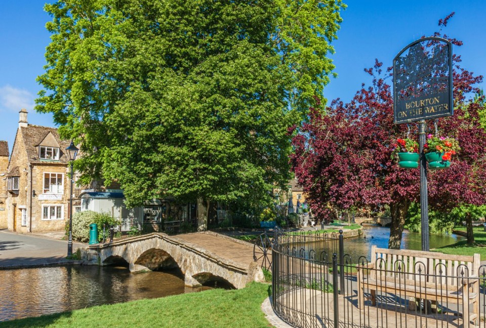TWTT2P Bourton on the Water.