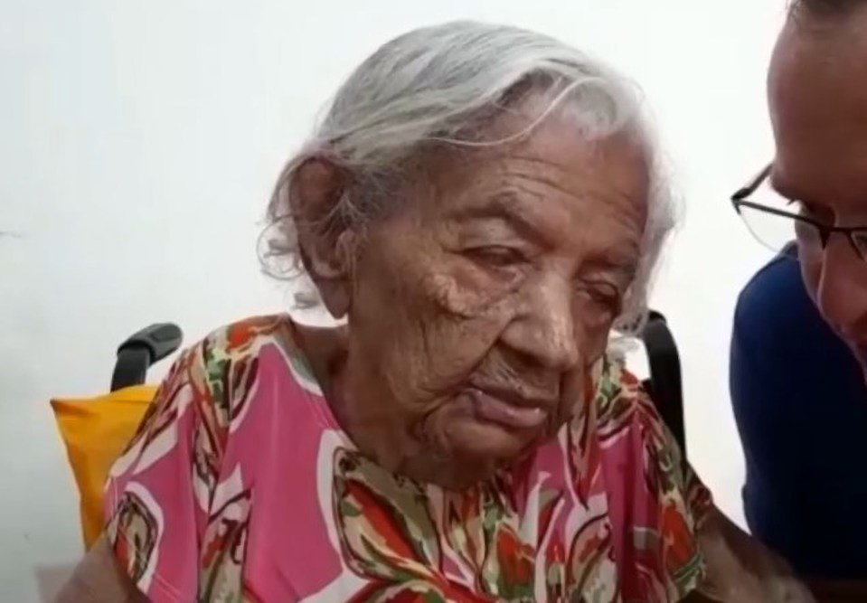 Photo of Deolira Gliceria Pedro da Silva, a 119-year-old woman from Itaperuna, Brazil.