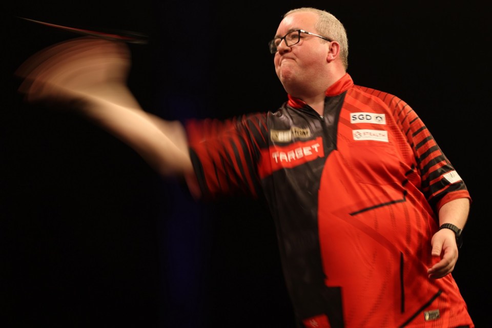 CARDIFF, WALES - MARCH 20: Stephen Bunting in action during his quarter-final match against Chris Dobey during the BetMGM Premier League Darts Night Seven at Utilita Arena Cardiff on March 20, 2025 in Cardiff, Wales. (Photo by Michael Steele/Getty Images)
