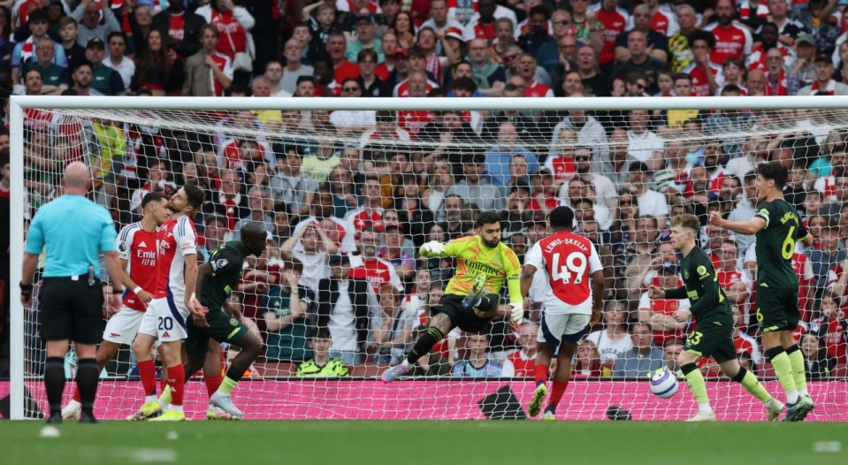 Soccer Football - Premier League - Arsenal v Brentford - Emirates Stadium, London, Britain - April 12, 2025 Brentford's Yoane Wissa scores their first goal Action Images via Reuters/Paul Childs EDITORIAL USE ONLY. NO USE WITH UNAUTHORIZED AUDIO, VIDEO, DATA, FIXTURE LISTS, CLUB/LEAGUE LOGOS OR 'LIVE' SERVICES. ONLINE IN-MATCH USE LIMITED TO 120 IMAGES, NO VIDEO EMULATION. NO USE IN BETTING, GAMES OR SINGLE CLUB/LEAGUE/PLAYER PUBLICATIONS. PLEASE CONTACT YOUR ACCOUNT REPRESENTATIVE FOR FURTHER DETAILS..