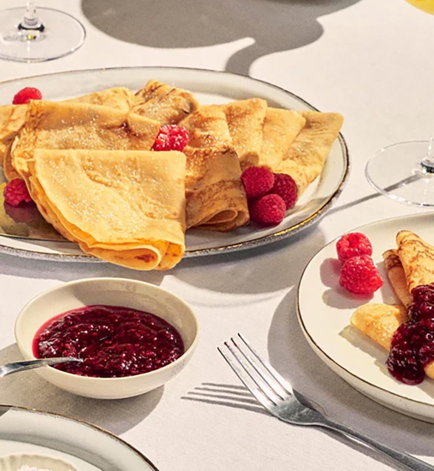 Crepes with raspberries and raspberry sauce.