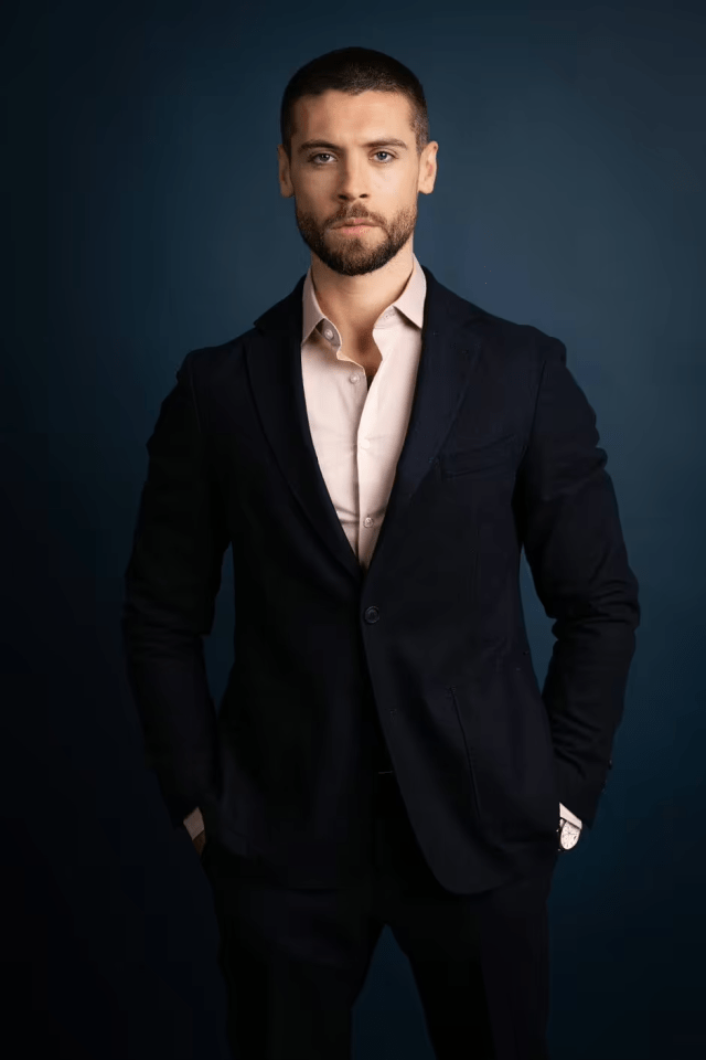 Portrait of a man in a suit.