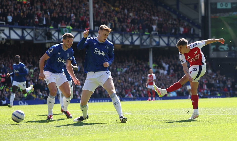 Leandro Trossard of Arsenal scoring a goal.