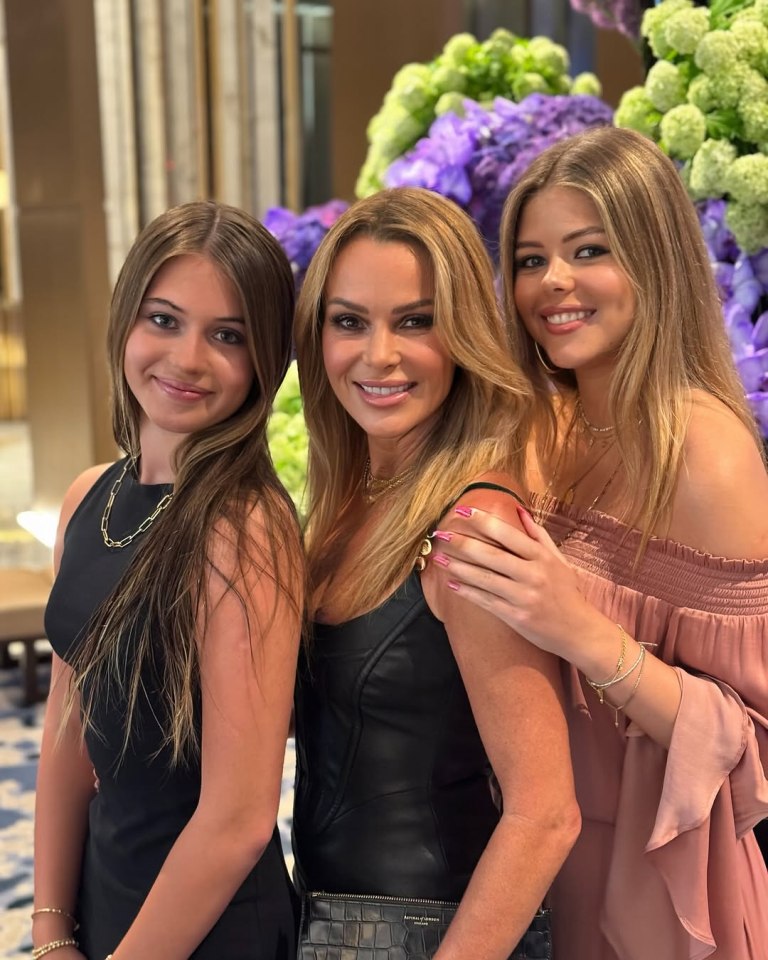 Amanda Holden posing with her two daughters.