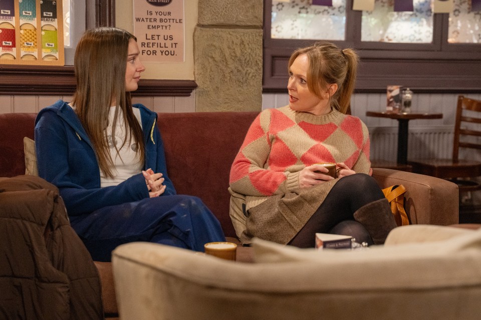 Two women sitting on a couch discussing IVF.