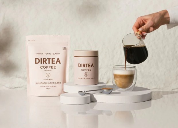 Dirtea Coffee welcome kit with mushroom super blend.