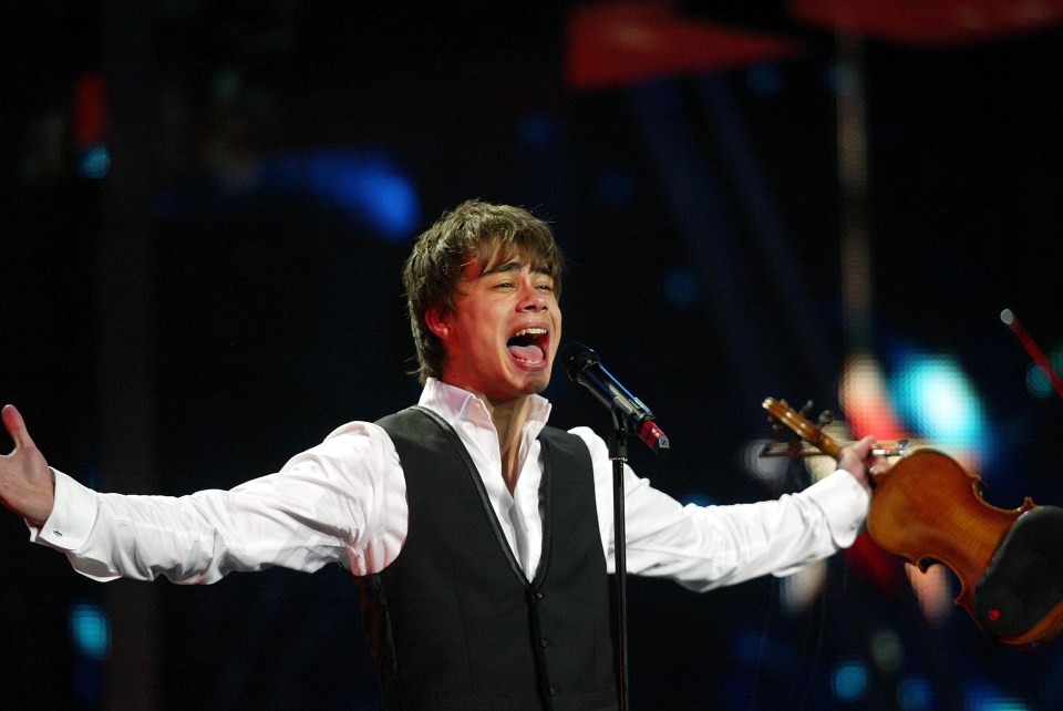 Alexander Rybak performing at Eurovision.