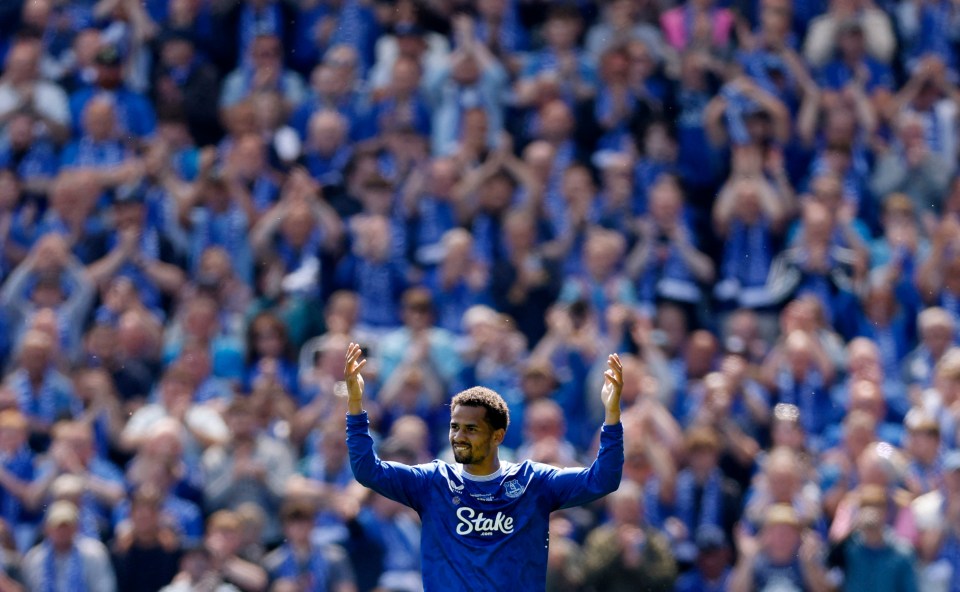 Iliman Ndiaye acknowledges Everton fans.