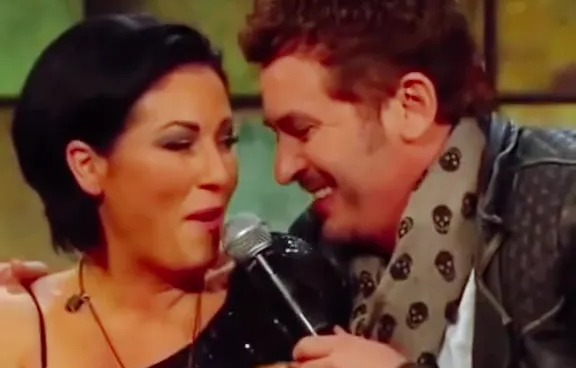 Shane Richie and a woman singing "I'm Your Man."