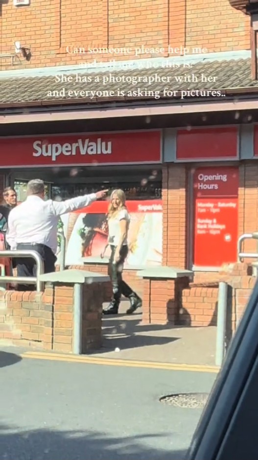 (TAKEN WITHOUT PERMISSION),  Dublin locals gobsmacked as they spot huge British singer outside a budget corner shop - would you have noticed her?, Pictured: Ellie Goulding on TikTok - Grabs, http://www.tiktok.com/@lizzieemadin/video/7504348101872815382?_r=1&_t=ZN-8wPUWiRUOpS, Credit: TikTok