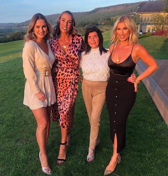 Sam and Billie Faiers with two other women.