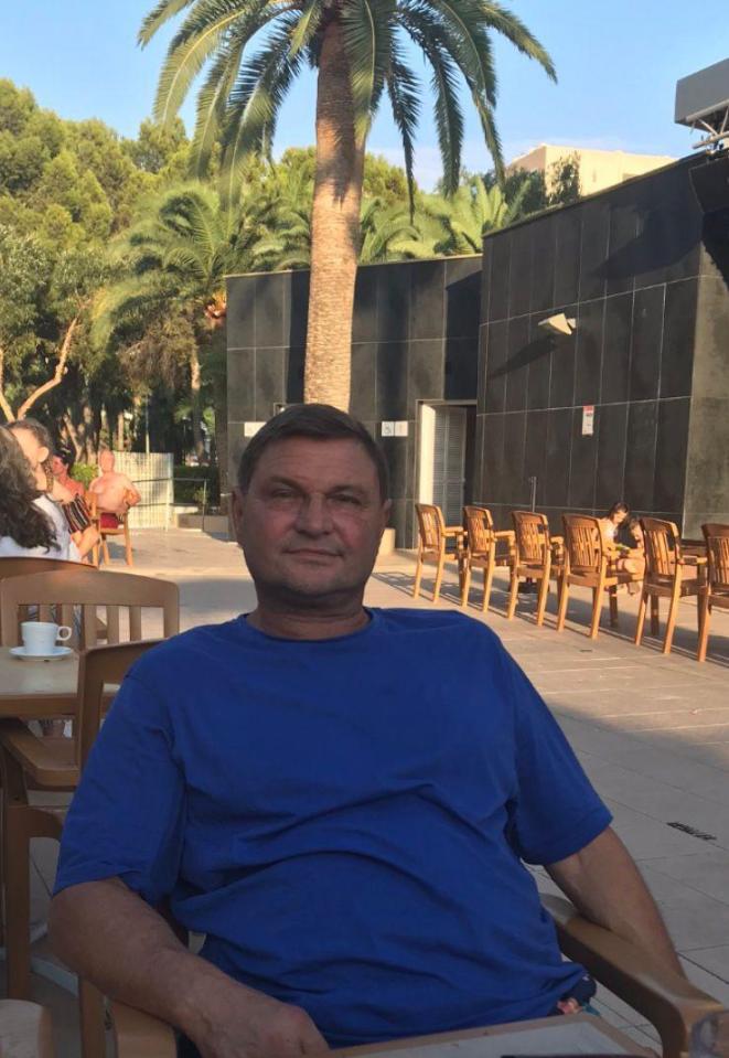 Lee Faiers sitting at an outdoor cafe.