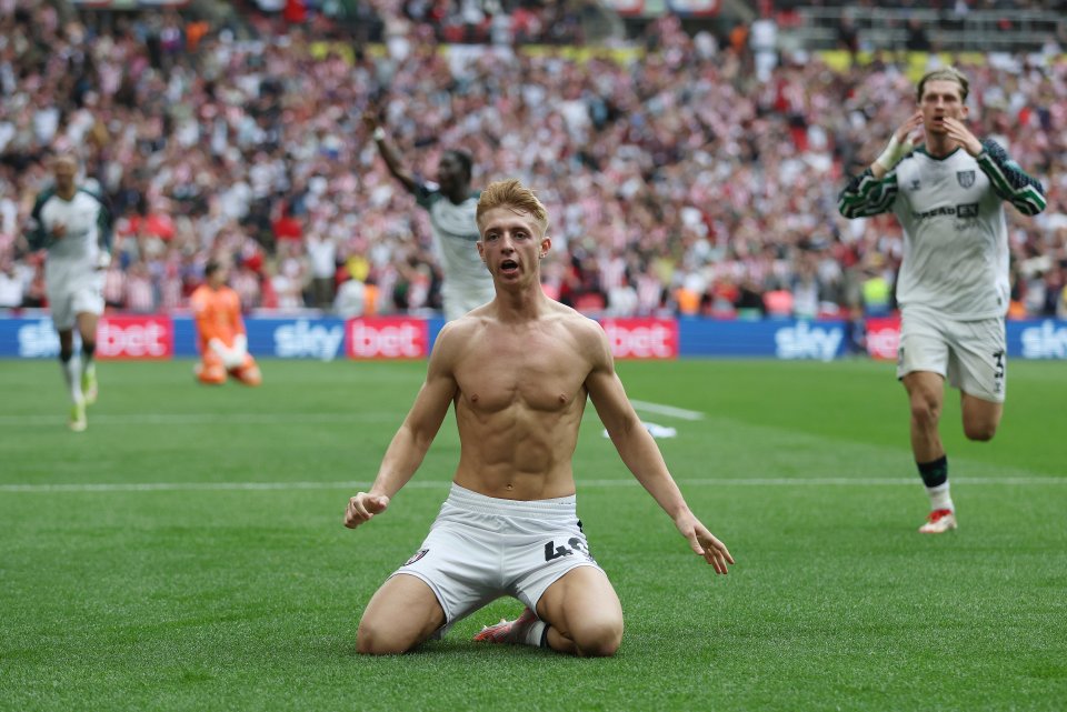 Tom Watson of Sunderland celebrating a goal at Wembley Stadium.